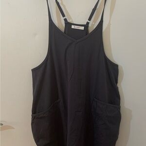 Women’s Oufeiya gray overalls with Pockets
Size medium nwot